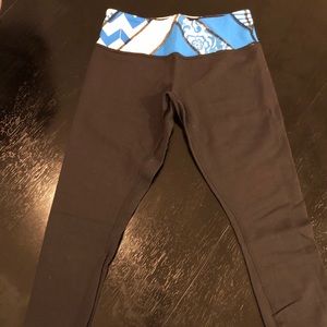 Lululemon black pants with blue patterned band